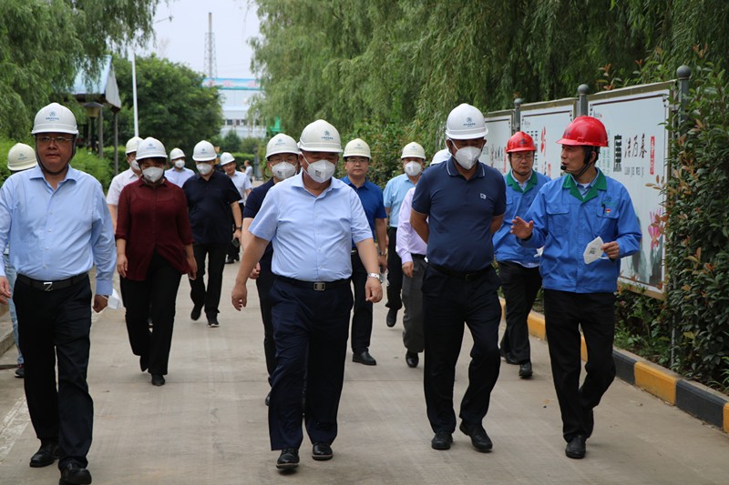 1598236148635424z7q6.jpg 住建部调研组到三秦环保股份公司下属新天地公司调研有害垃圾处置工作_副本.jpg