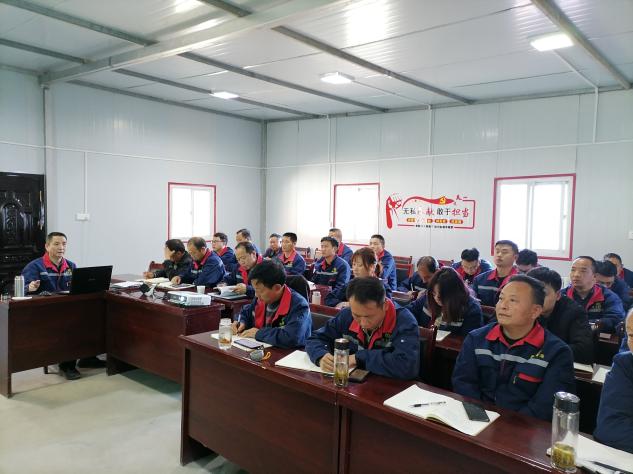 1613953475833558RN37.jpg 鼎丰矿业公司组织复工复产安全培训.jpg
