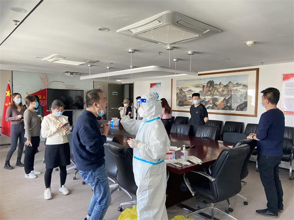 16467898037402240rW3.jpg 中圣公司:开展全员核酸检测 筑牢抗疫安全防线(终)图片1.jpg
