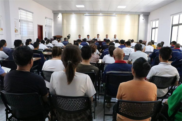 1660531200731671NfV7.jpg 鼎丰矿业公司召开全体职工大会.jpg